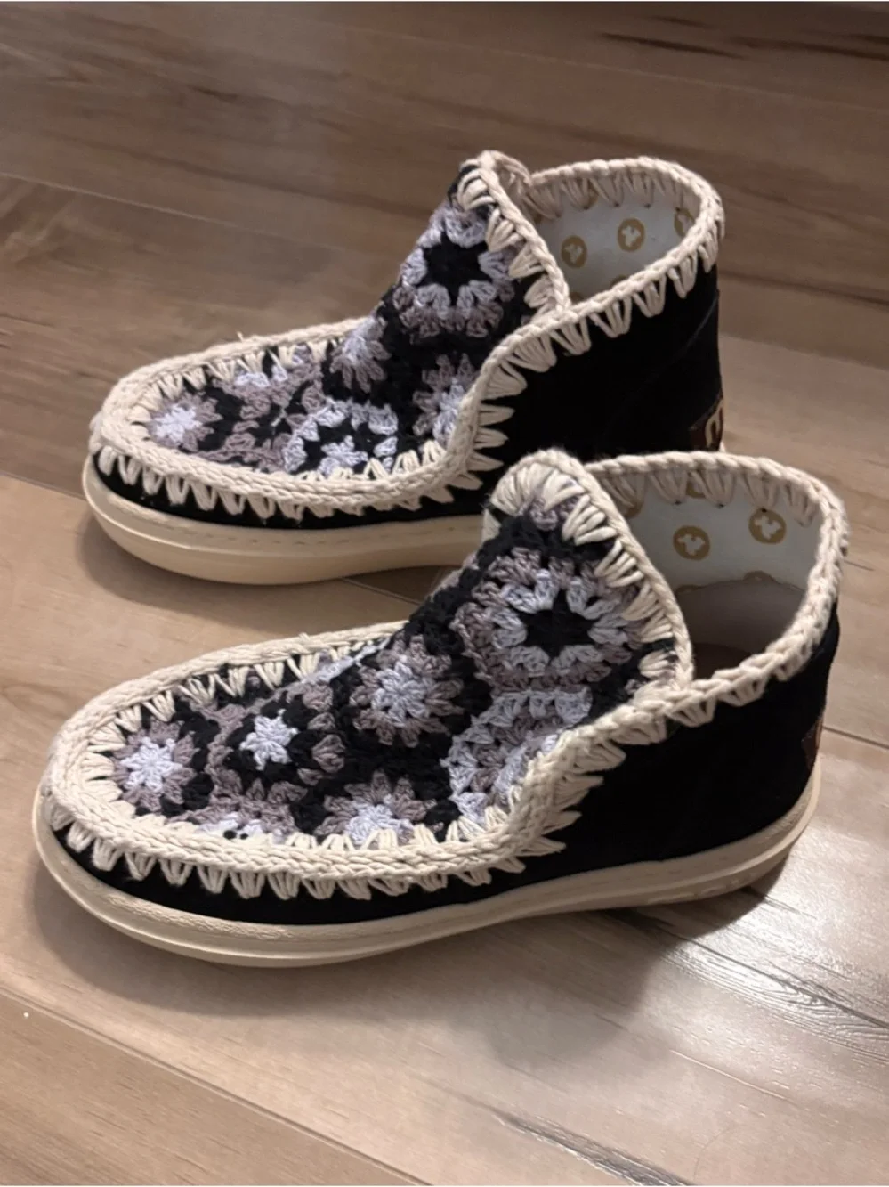 MOU BOLD ESKIMO SNEAKER BOOT CROCHET AND SUEDE IN BLACK COMBO SIZE 37 LIKE NEW - Picture 2 of 9